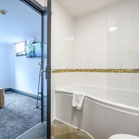 -f10gh- For Relaxed And Cosy Stay, Free Parking, Wifi *